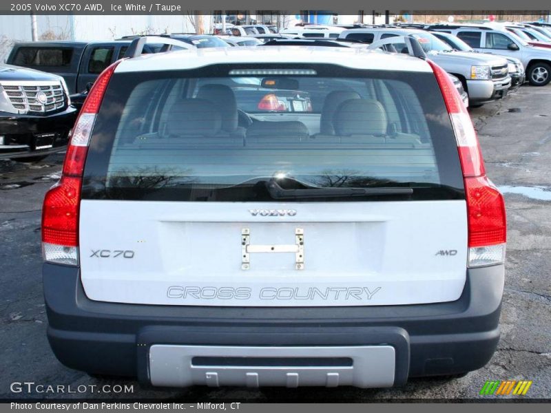 Ice White / Taupe 2005 Volvo XC70 AWD