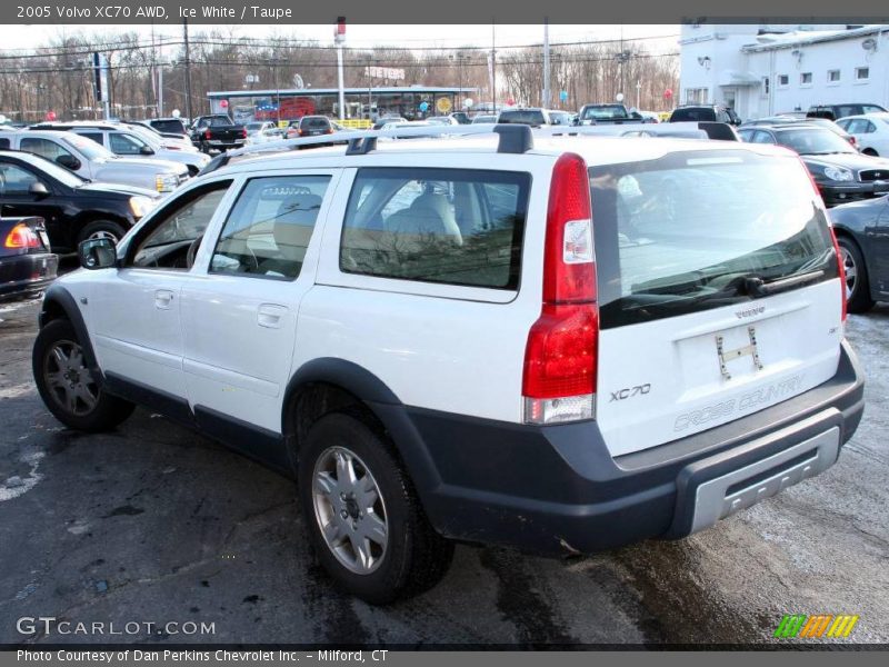Ice White / Taupe 2005 Volvo XC70 AWD