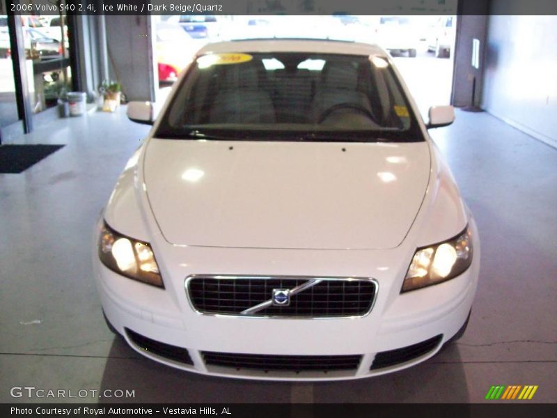 Ice White / Dark Beige/Quartz 2006 Volvo S40 2.4i