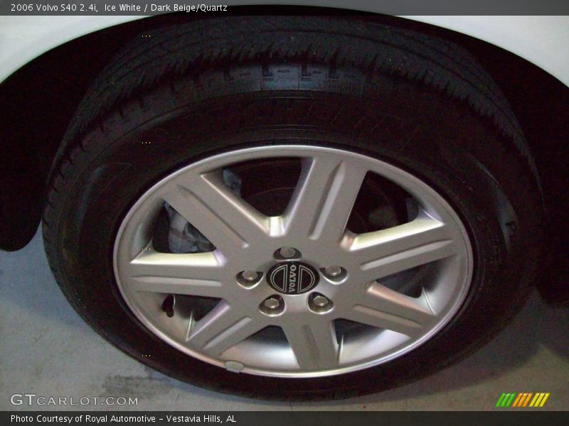 Ice White / Dark Beige/Quartz 2006 Volvo S40 2.4i