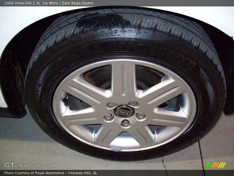 Ice White / Dark Beige/Quartz 2006 Volvo S40 2.4i