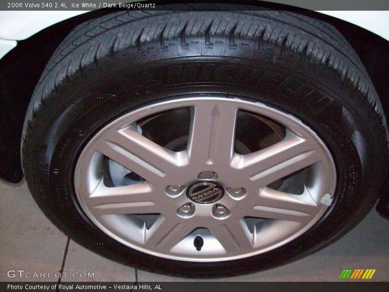 Ice White / Dark Beige/Quartz 2006 Volvo S40 2.4i