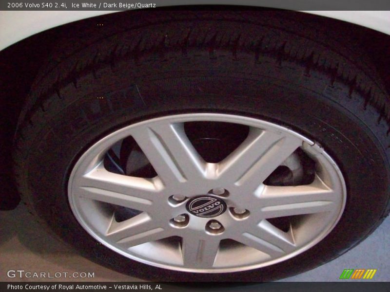 Ice White / Dark Beige/Quartz 2006 Volvo S40 2.4i