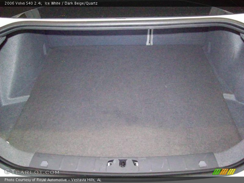 Ice White / Dark Beige/Quartz 2006 Volvo S40 2.4i