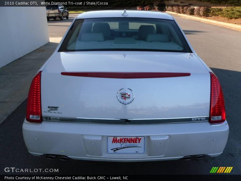 White Diamond Tri-coat / Shale/Cocoa 2010 Cadillac DTS