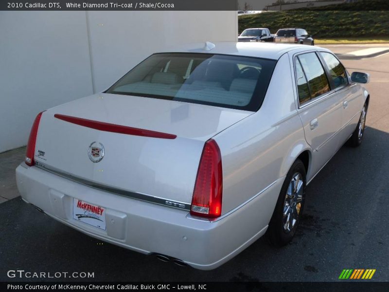 White Diamond Tri-coat / Shale/Cocoa 2010 Cadillac DTS