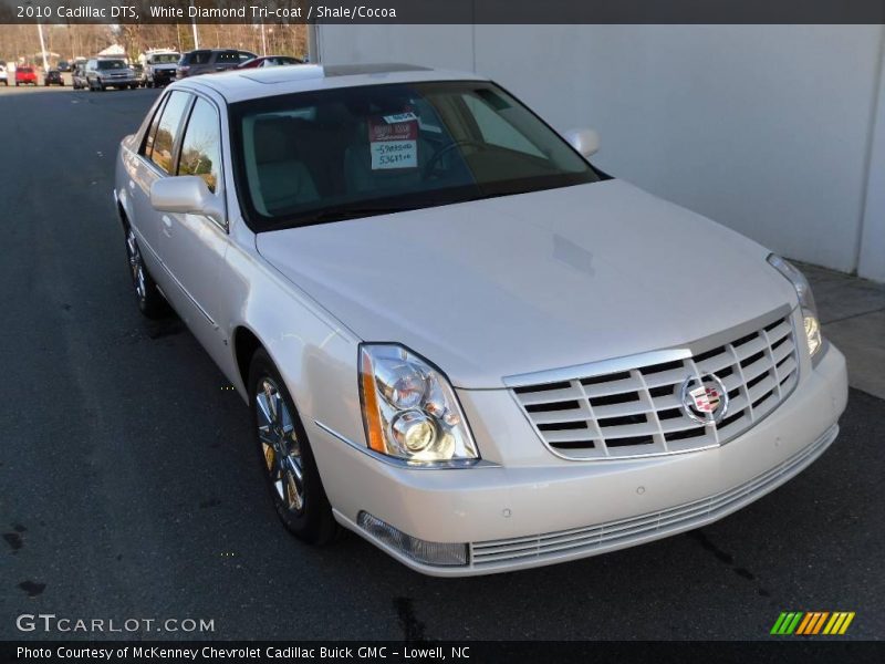 White Diamond Tri-coat / Shale/Cocoa 2010 Cadillac DTS