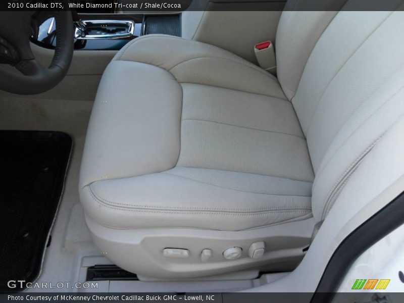 White Diamond Tri-coat / Shale/Cocoa 2010 Cadillac DTS