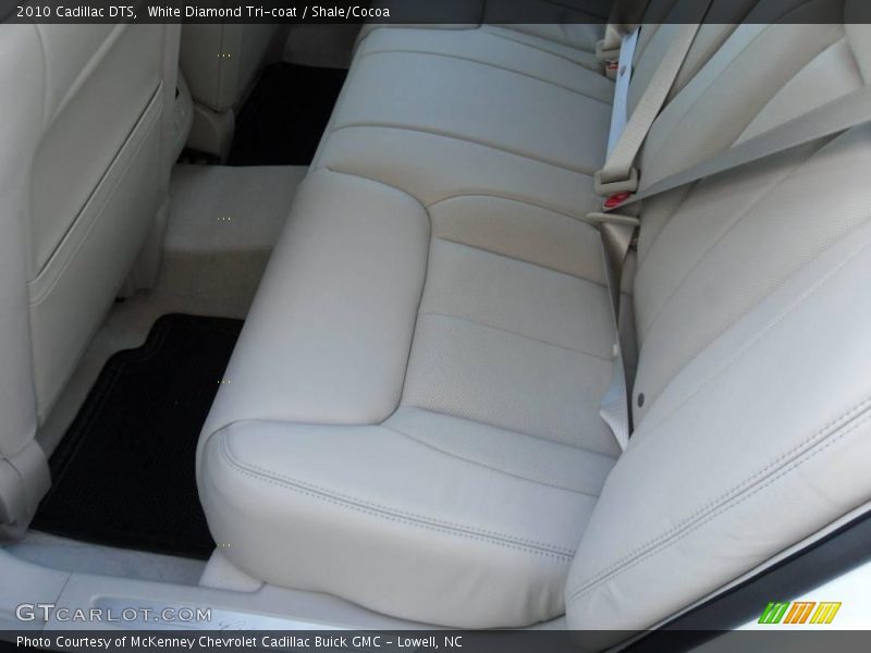 White Diamond Tri-coat / Shale/Cocoa 2010 Cadillac DTS