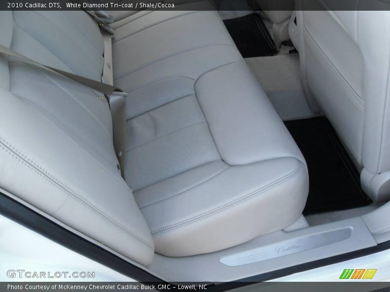 White Diamond Tri-coat / Shale/Cocoa 2010 Cadillac DTS