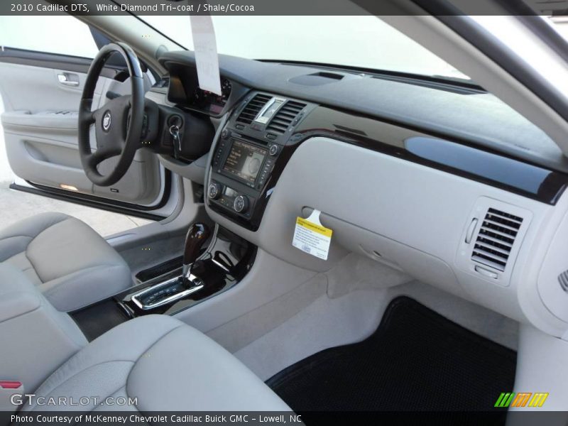 White Diamond Tri-coat / Shale/Cocoa 2010 Cadillac DTS