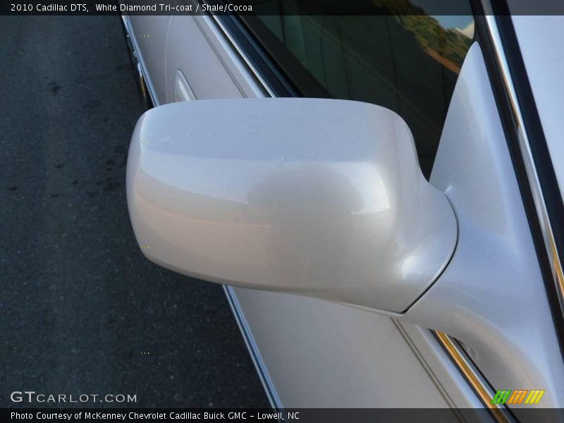 White Diamond Tri-coat / Shale/Cocoa 2010 Cadillac DTS