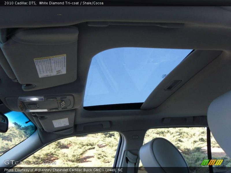 White Diamond Tri-coat / Shale/Cocoa 2010 Cadillac DTS