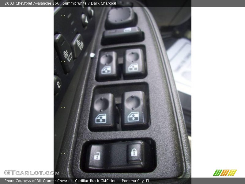 Summit White / Dark Charcoal 2003 Chevrolet Avalanche Z66