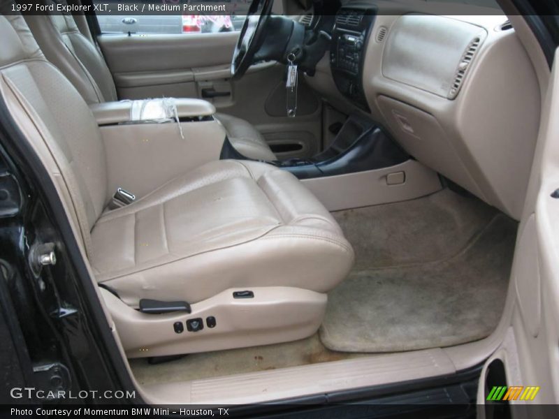 Black / Medium Parchment 1997 Ford Explorer XLT