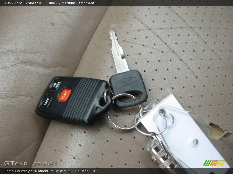 Black / Medium Parchment 1997 Ford Explorer XLT