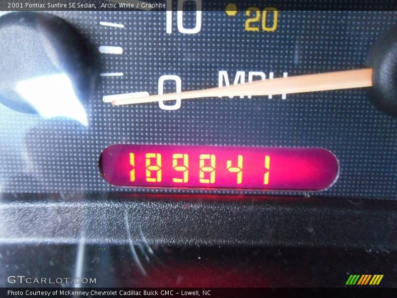 Arctic White / Graphite 2001 Pontiac Sunfire SE Sedan
