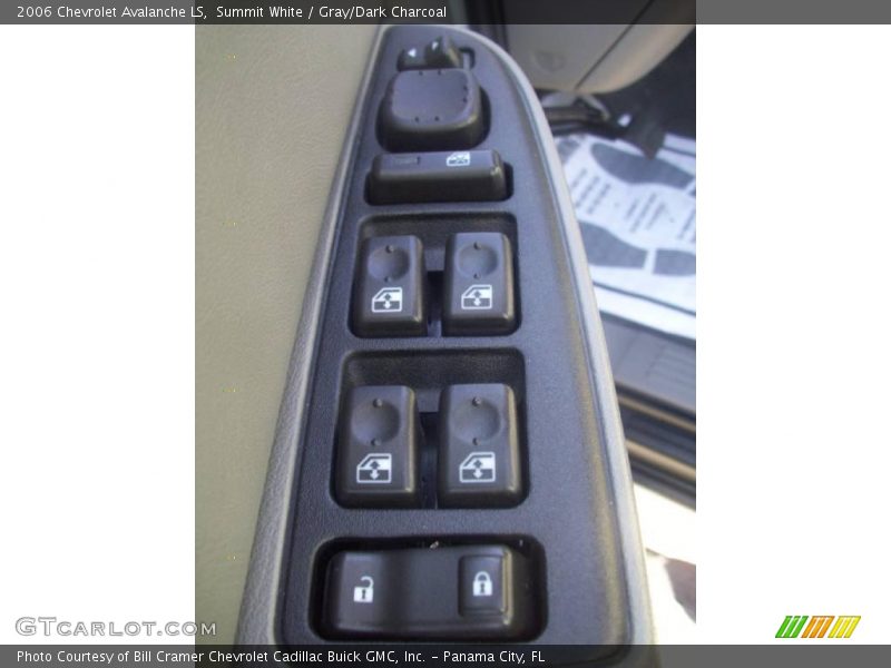 Summit White / Gray/Dark Charcoal 2006 Chevrolet Avalanche LS