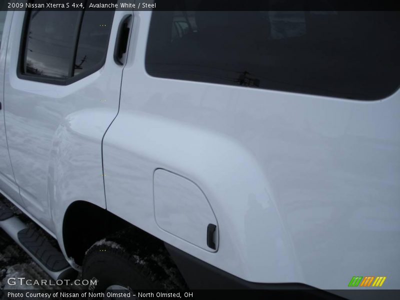 Avalanche White / Steel 2009 Nissan Xterra S 4x4