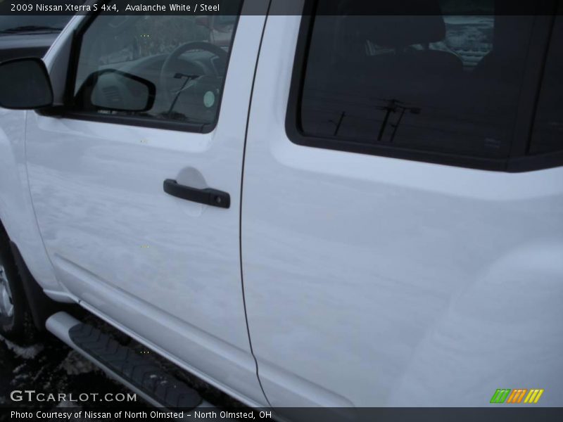 Avalanche White / Steel 2009 Nissan Xterra S 4x4