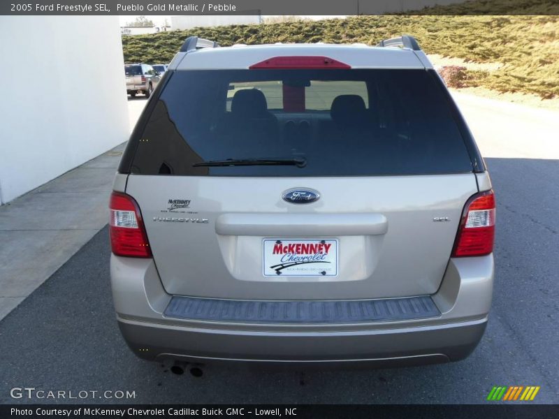 Pueblo Gold Metallic / Pebble 2005 Ford Freestyle SEL