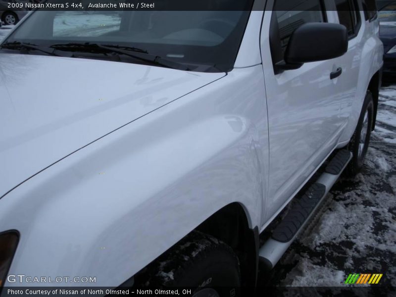 Avalanche White / Steel 2009 Nissan Xterra S 4x4