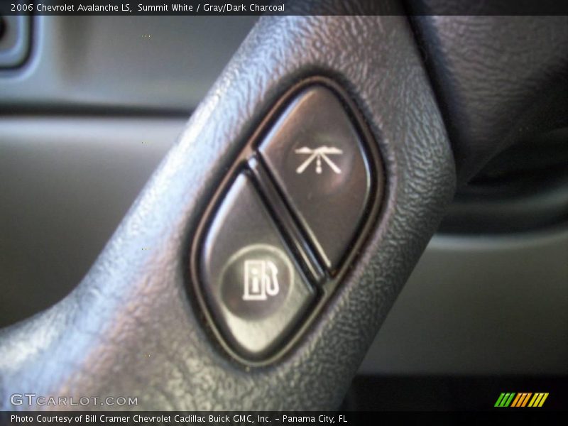 Summit White / Gray/Dark Charcoal 2006 Chevrolet Avalanche LS