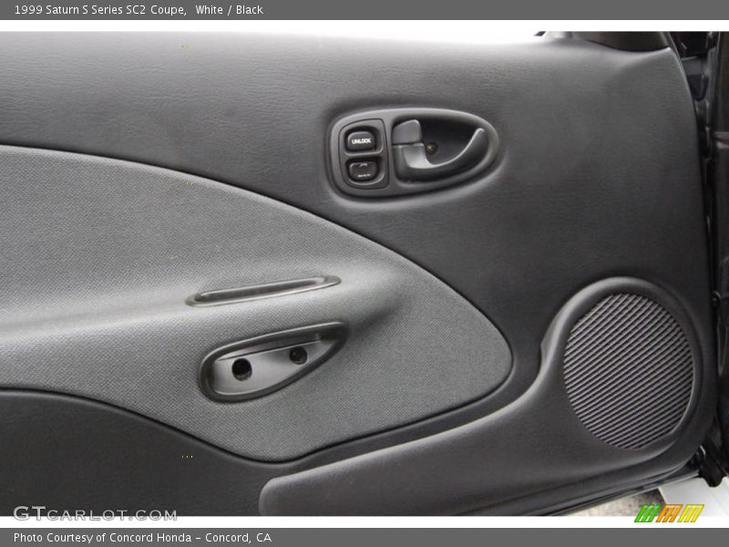 White / Black 1999 Saturn S Series SC2 Coupe