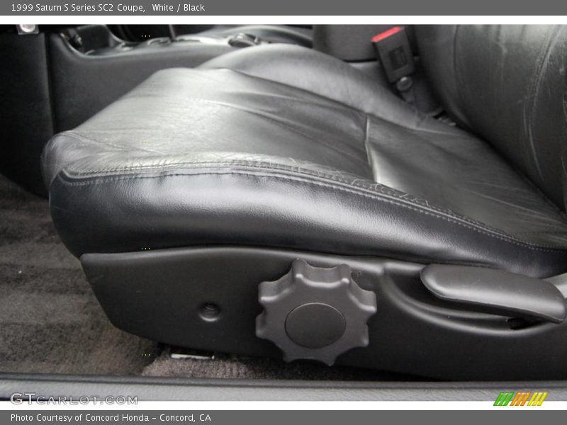 White / Black 1999 Saturn S Series SC2 Coupe