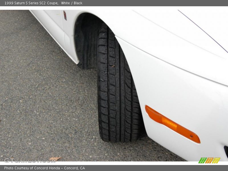 White / Black 1999 Saturn S Series SC2 Coupe