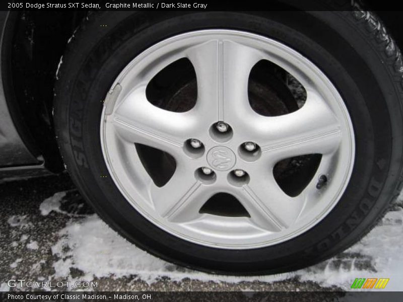 Graphite Metallic / Dark Slate Gray 2005 Dodge Stratus SXT Sedan