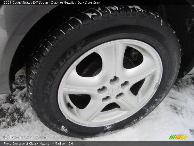 Graphite Metallic / Dark Slate Gray 2005 Dodge Stratus SXT Sedan