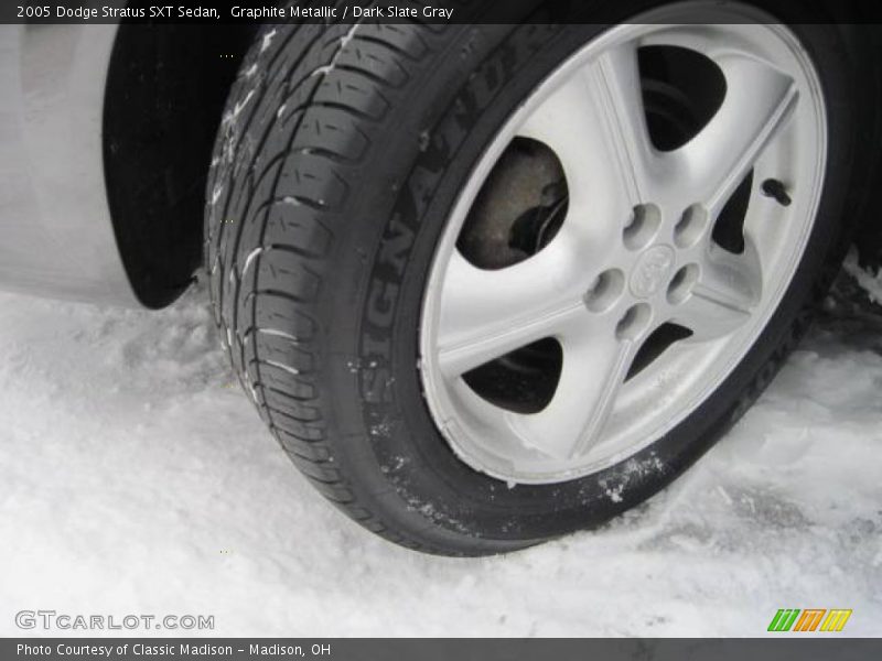 Graphite Metallic / Dark Slate Gray 2005 Dodge Stratus SXT Sedan