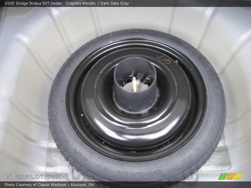 Graphite Metallic / Dark Slate Gray 2005 Dodge Stratus SXT Sedan