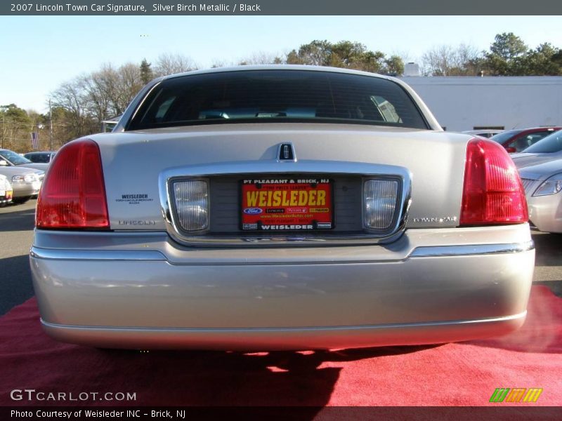 Silver Birch Metallic / Black 2007 Lincoln Town Car Signature
