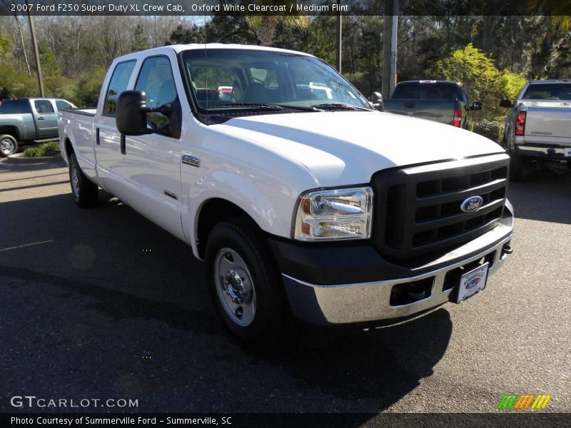 Oxford White Clearcoat / Medium Flint 2007 Ford F250 Super Duty XL Crew Cab