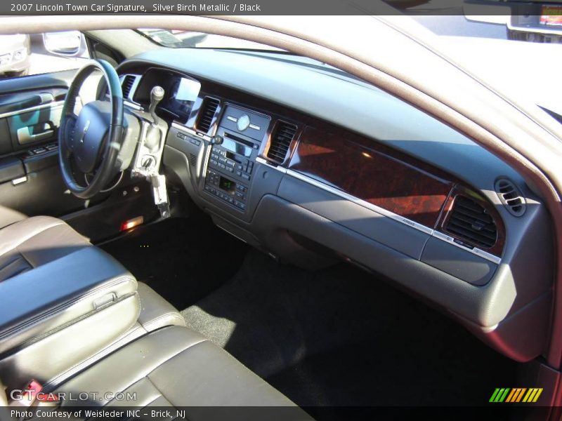 Silver Birch Metallic / Black 2007 Lincoln Town Car Signature