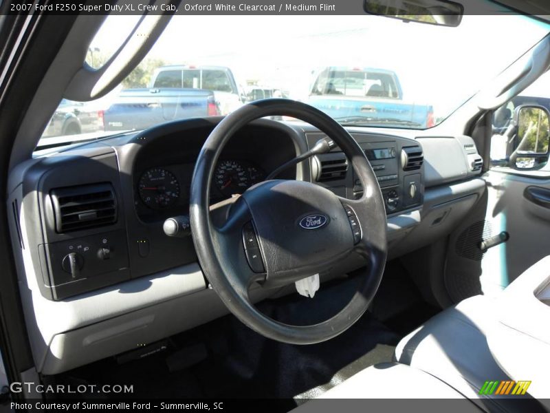 Oxford White Clearcoat / Medium Flint 2007 Ford F250 Super Duty XL Crew Cab