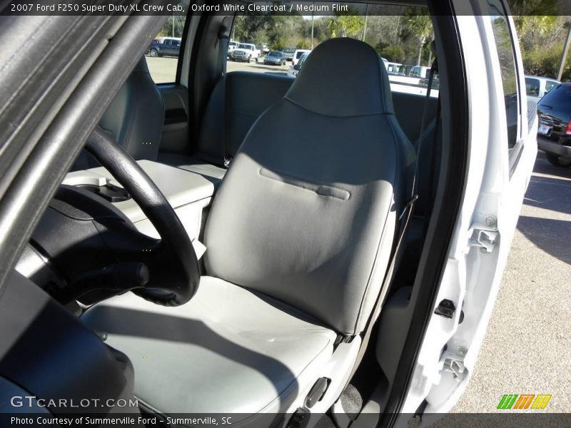 Oxford White Clearcoat / Medium Flint 2007 Ford F250 Super Duty XL Crew Cab