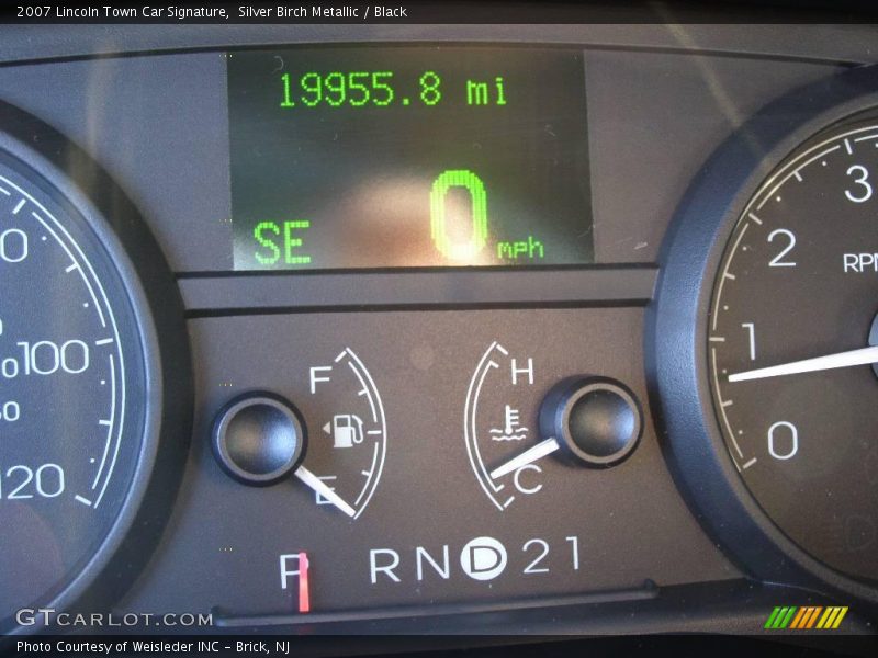 Silver Birch Metallic / Black 2007 Lincoln Town Car Signature