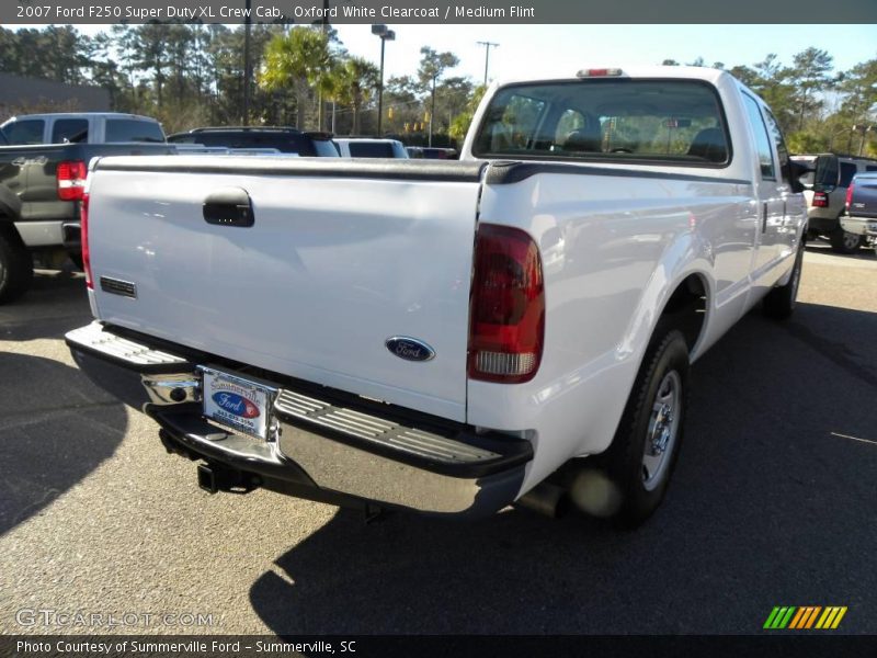 Oxford White Clearcoat / Medium Flint 2007 Ford F250 Super Duty XL Crew Cab