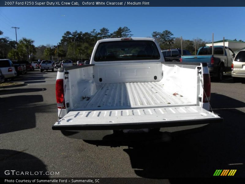 Oxford White Clearcoat / Medium Flint 2007 Ford F250 Super Duty XL Crew Cab
