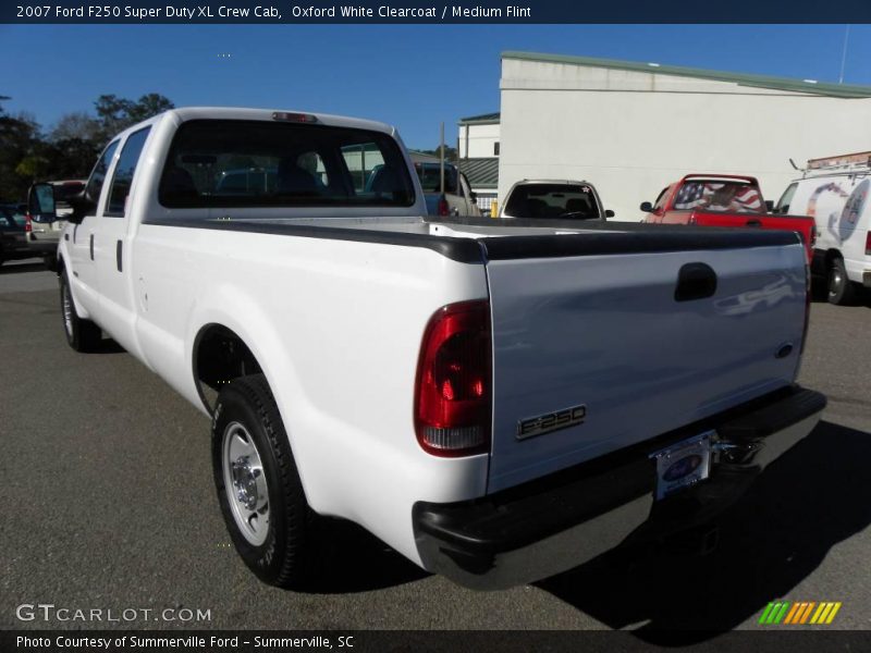 Oxford White Clearcoat / Medium Flint 2007 Ford F250 Super Duty XL Crew Cab