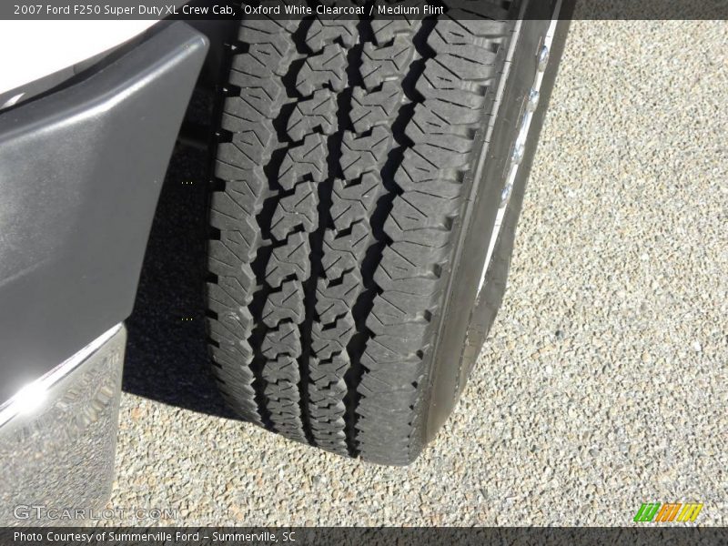 Oxford White Clearcoat / Medium Flint 2007 Ford F250 Super Duty XL Crew Cab