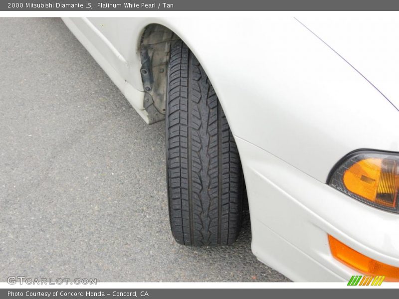 Platinum White Pearl / Tan 2000 Mitsubishi Diamante LS