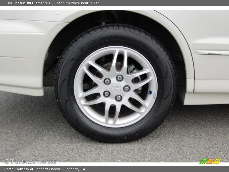 Platinum White Pearl / Tan 2000 Mitsubishi Diamante LS
