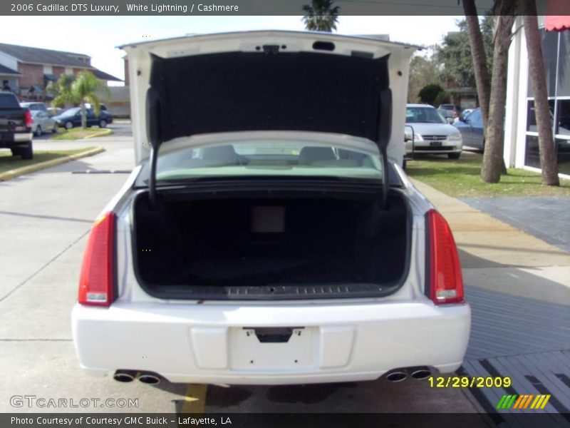 White Lightning / Cashmere 2006 Cadillac DTS Luxury