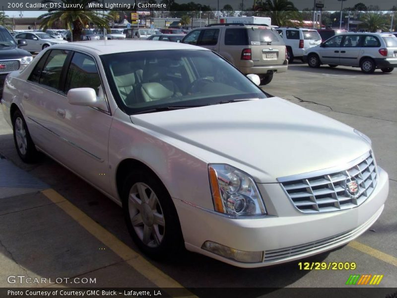White Lightning / Cashmere 2006 Cadillac DTS Luxury