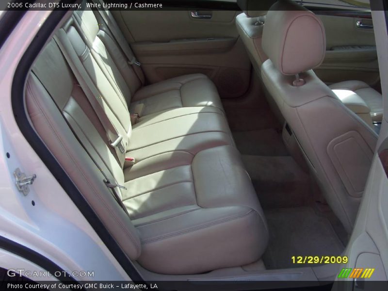 White Lightning / Cashmere 2006 Cadillac DTS Luxury
