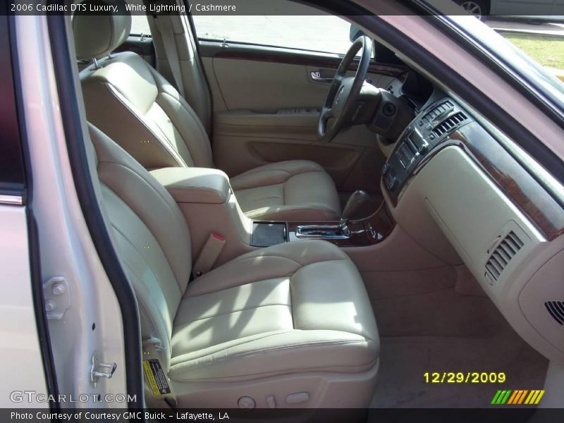 White Lightning / Cashmere 2006 Cadillac DTS Luxury